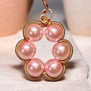 Elegant Pink Pearl Pendant Necklace
